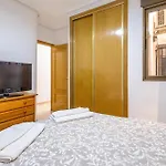 Апартаменти 2 Bedroom Gorgeous In