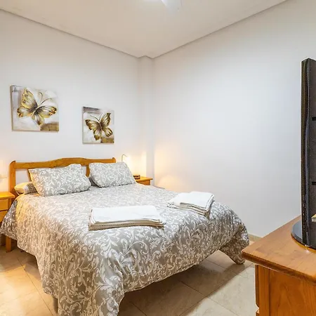 2 Bedroom Gorgeous In Апартаменти